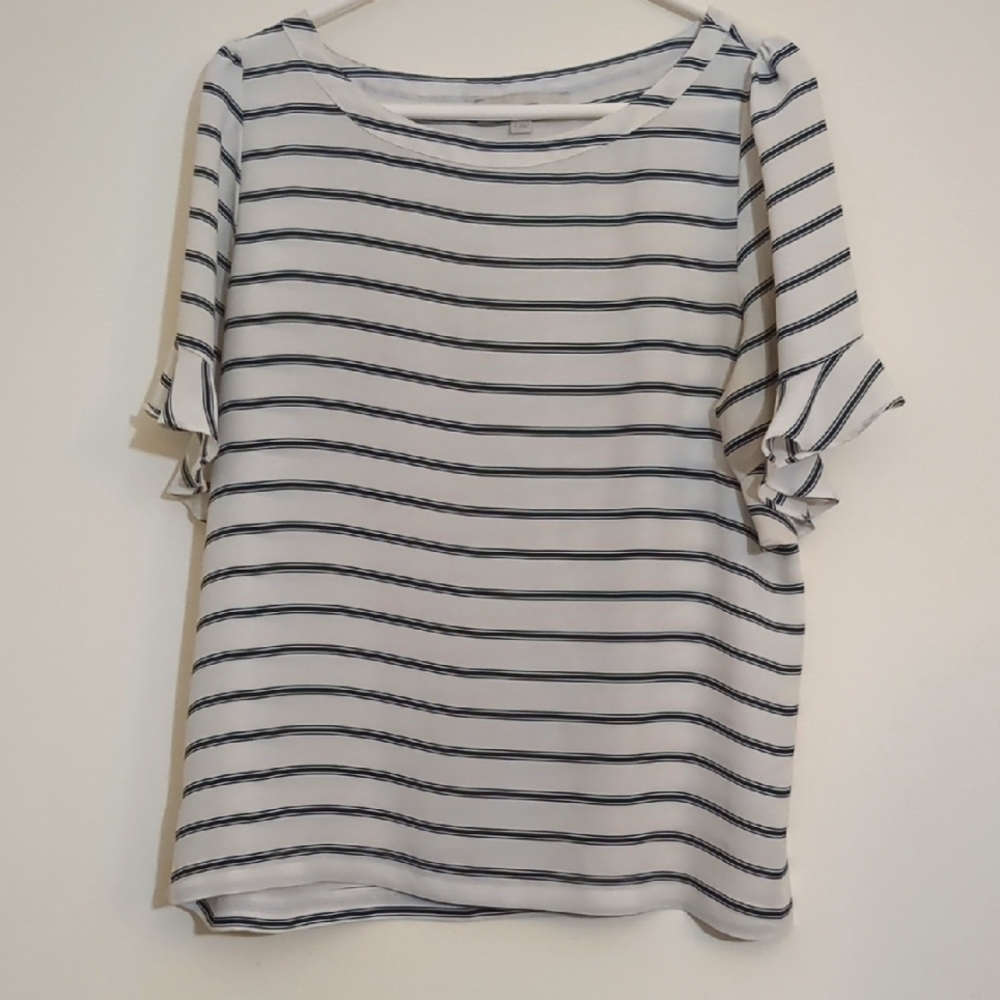 Loft NWOT Women's White Shirt/Black Strips Short Ruffle Sleeve Size M